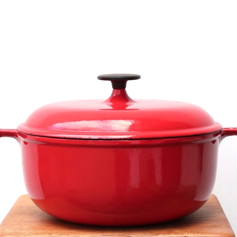 Vintage Le Creuset "La Mama" cocotte RED Dutch oven designed by Enzo Mari 1973